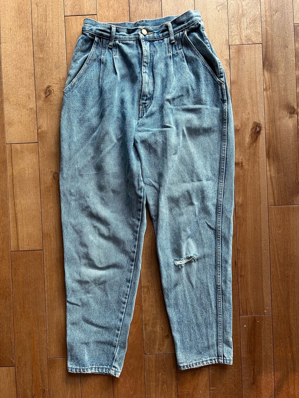 Vintage 80’s Bill Blass Pleated Blue Washed Jeans